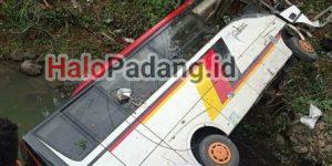 Bus Pengangkut Pejabat Agam Masuk Jurang di Madina, 3 Tewas