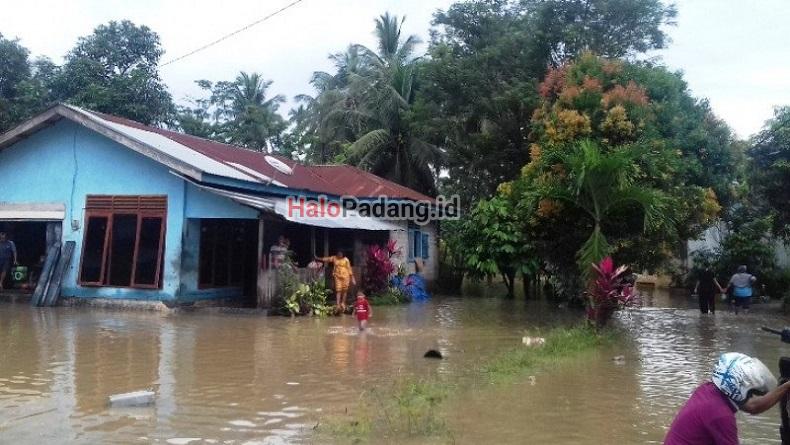 374 Warga di Sangir Balai Janggo Solok Selatan Terdampak Banjir