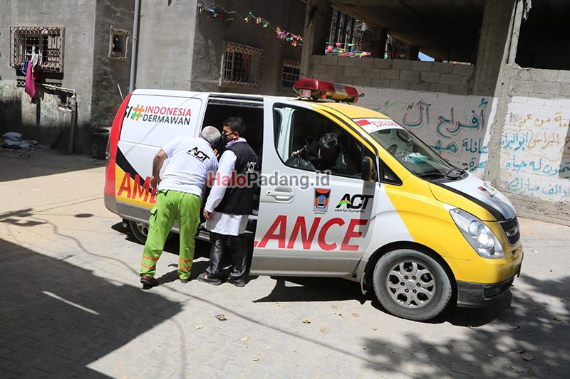 Foto-foto Ambulans berlogo ACT dan Pemko Padang di Tengah Konflik Palestina-Israel