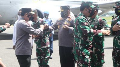 Tampak Kompak, Panglima TNI dan Kapolri Support Prajurit yang Ditugaskan ke Papua