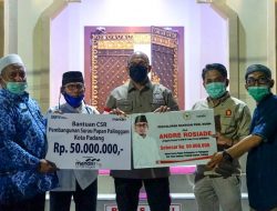 Surau Papan di Palinggam Terima Bantuan dari Andre Rosiade