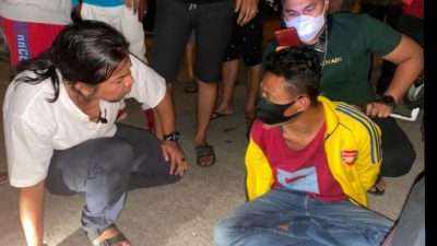 Diduga Jualan Sabu, Suami Istri Ditangkap di Depan Rumah Sendiri