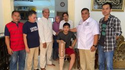 Berkah Lebaran, Andre Rosiade Hadiahkan Kaki Palsu untuk Mantan Bintang PSP Padang U-13