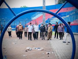 Tinjau Stadion Kanjuruhan Pasca Rusuh, Jokowi : Tata Ulang Stadion se-Indonesia