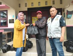 Banjir di Padang, Andre Rosiade Salurkan 1.000 Nasi Bungkus