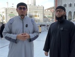 Saat Umrah, Khalid Basalamah Beri Lima Saran untuk Andre Rosiade