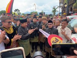 Prabowo Serahkan 20 Ambulans untuk Rumah Sakit di Sumbar