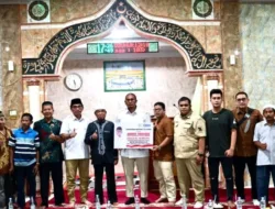 Andre Rosiade Bantu Masjid Ansharullah di Nanggalo, Padang