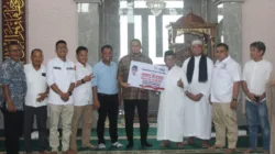 Andre Rosiade Bantu Perbaikan Masjid Mustauhidin Alai Parak Kopi Padang