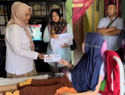 Andre Rosiade Bantu Biaya Pengobatan Pustakawan yang Terkena Kanker Payudara di Padang