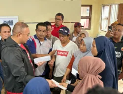 Andre Rosiade Bantu 10 Korban Terdampak Banjir Besar di Lubuk Begalung, Padang