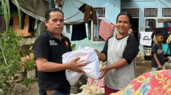 Andre Rosiade Bantu Ratusan Paket Sembako untuk Korban Banjir Pessel